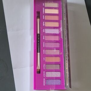 Muave Vibes Eyeshadow Palette with Brush By Paris Hilton